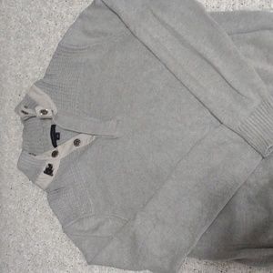 BANANA REPUBLIC Men's Gray quarter snaps. Medium